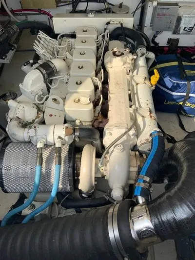 Vixen Yacht Photos Pics Engine room of 2002 Tiara Yachts 3500 Open.