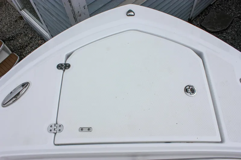 Irish Eyes Yacht Photos Pics 2023 Blackfin 252 CC boat deck with storage hatch and stainless steel fittings.