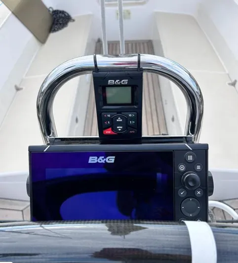 Sundog Yacht Photos Pics B&G navigation system on 2006 J Boats J/124 yacht cockpit.