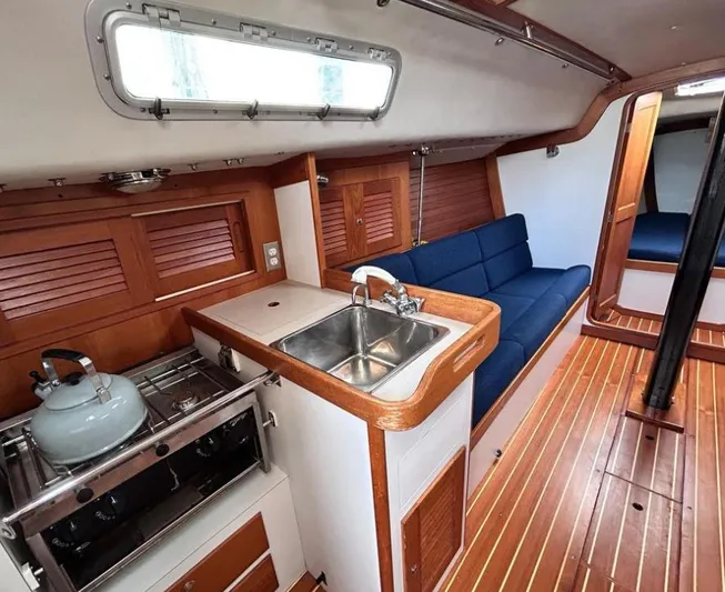 Sundog Yacht Photos Pics Interior of 2006 J Boats J/124 sailboat with kitchen and seating area.