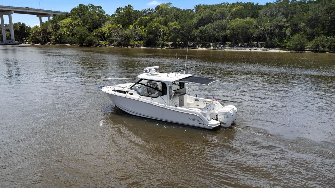 2020 Boston Whaler 325 Conquest