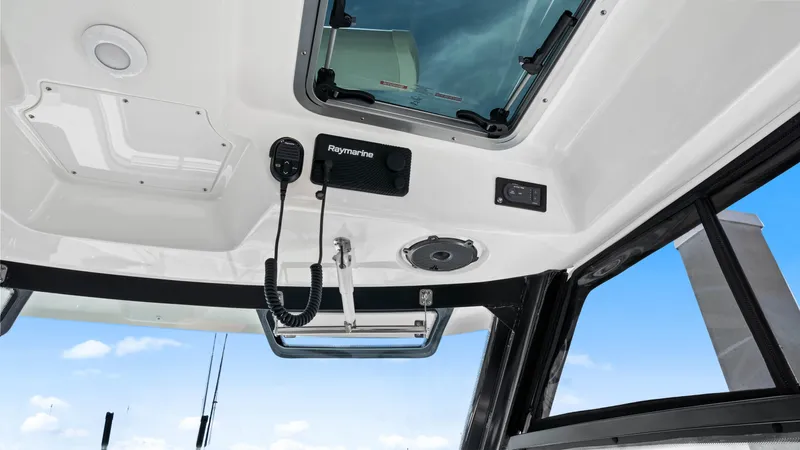 Aventura Yacht Photos Pics Boston Whaler 32 - O Sea D - Electronics