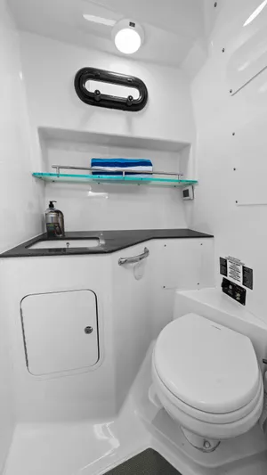 Aventura Yacht Photos Pics Boston Whaler 32 - O Sea D - Head