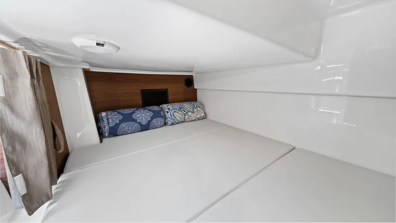 Aventura Yacht Photos Pics Boston Whaler 32 - O Sea D - Cabin