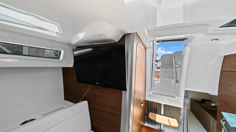Aventura Yacht Photos Pics Boston Whaler 32 - O Sea D - Cabin