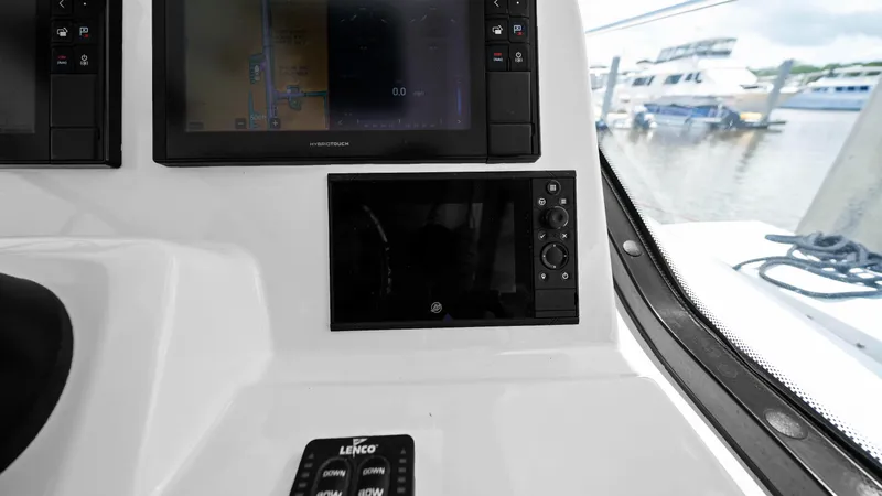 Aventura Yacht Photos Pics Boston Whaler 32 - O Sea D - Electronics