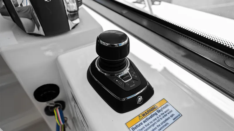 Aventura Yacht Photos Pics Boston Whaler 32 - O Sea D - Helm