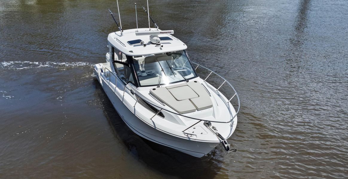 2020 Boston Whaler 325 Conquest