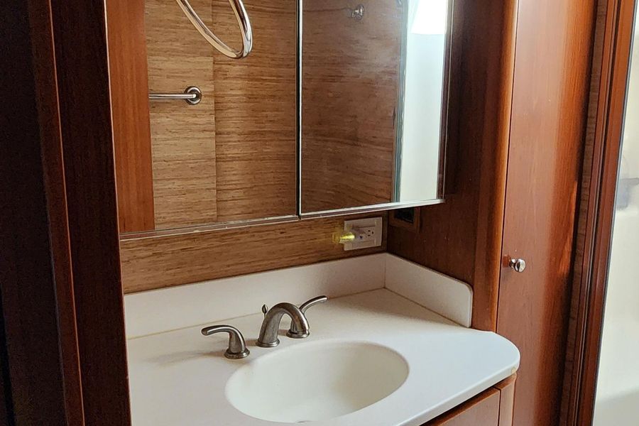 2003 Tiara Yachts 4400 Sovran