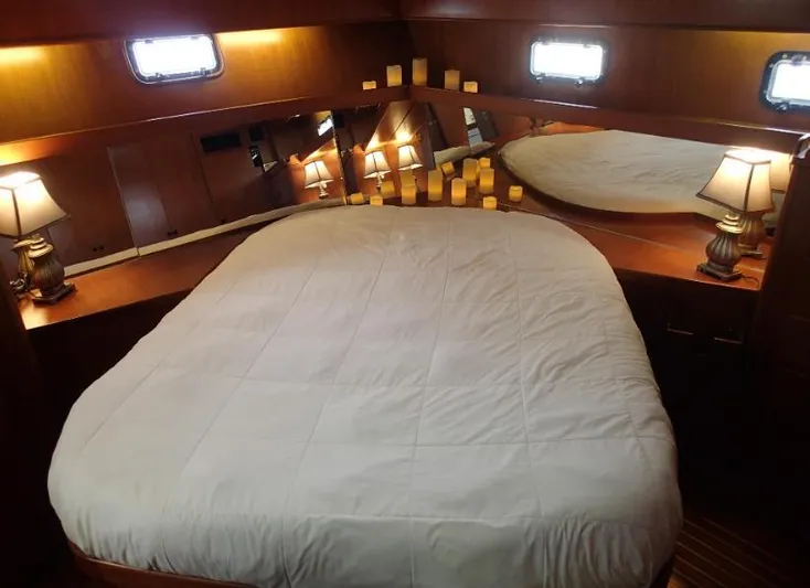Southern Cross Yacht Photos Pics Cozy bedroom in 1987 Tayana 45 Expedition Trawler with ambient lighting and elegant decor.