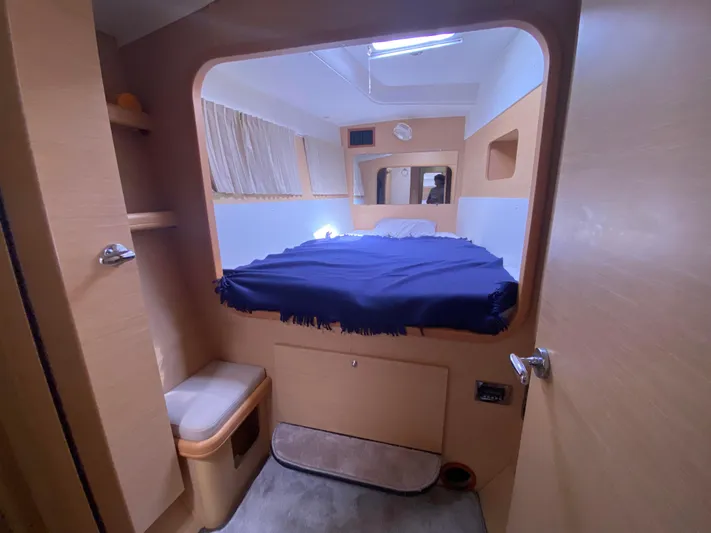  Yacht Photos Pics Owners cabin