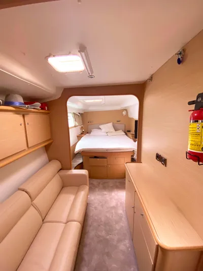  Yacht Photos Pics owners cabin