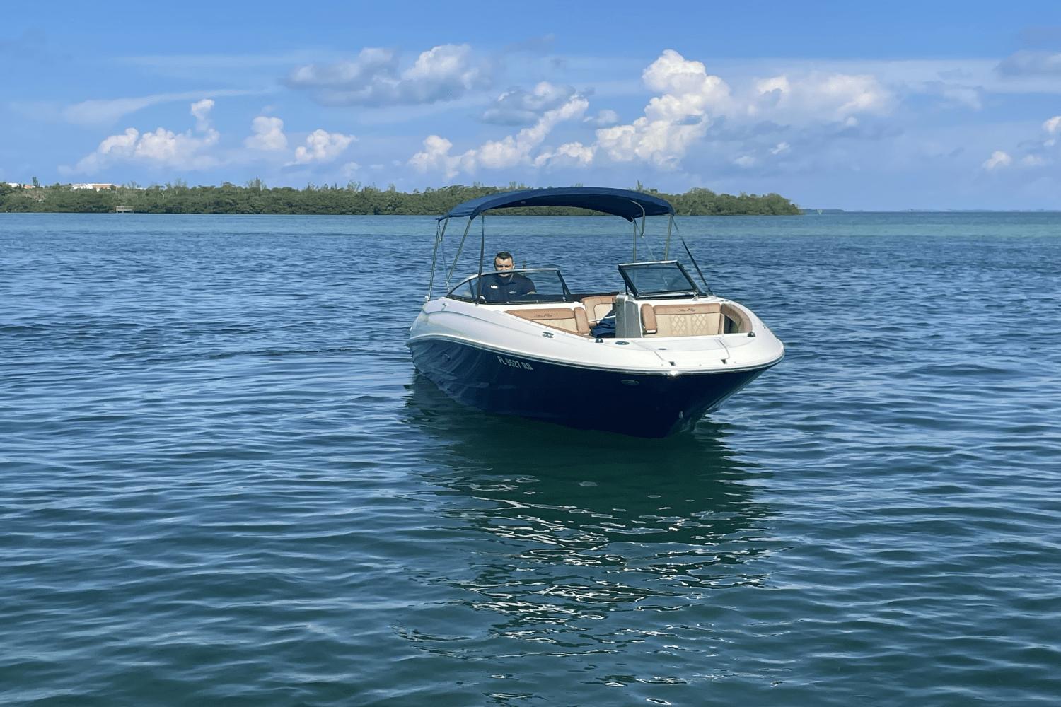 2015 Sea Ray 240 Sundeck Outboard Runabout for sale - YachtWorld