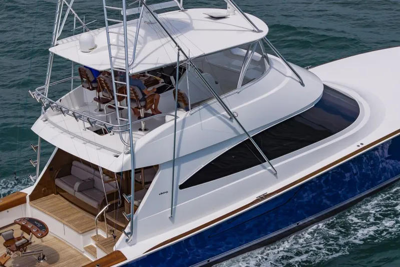 Safari Yacht Photos Pics 2022 Viking 72 Convertible yacht cruising on the ocean, showcasing sleek design and luxury features.
