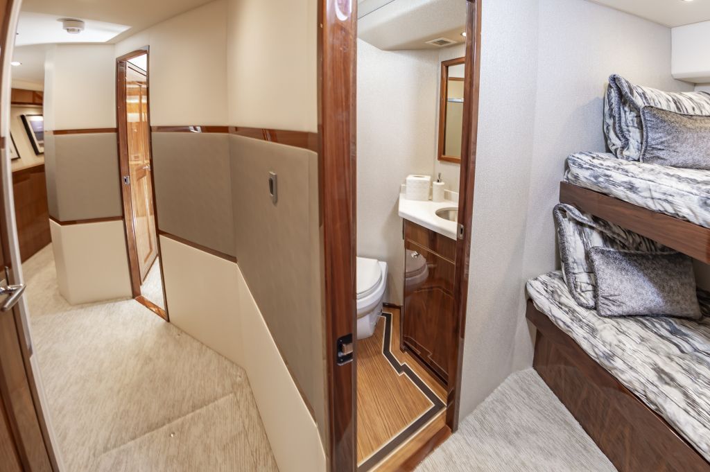 2022 Viking 72 