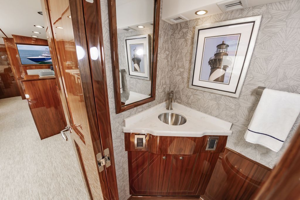 2022 Viking 72 