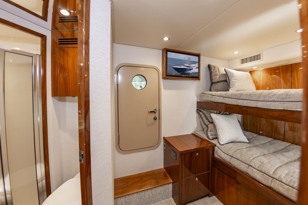 2022 Viking 72 
