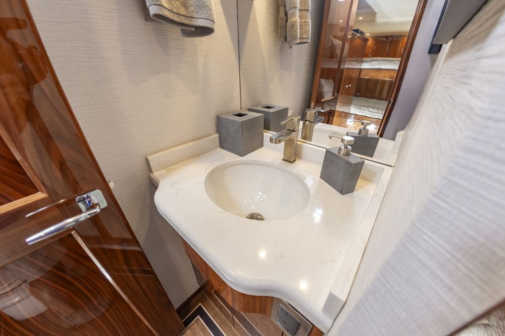 2022 Viking 72 