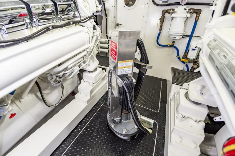 Safari Yacht Photos Pics 