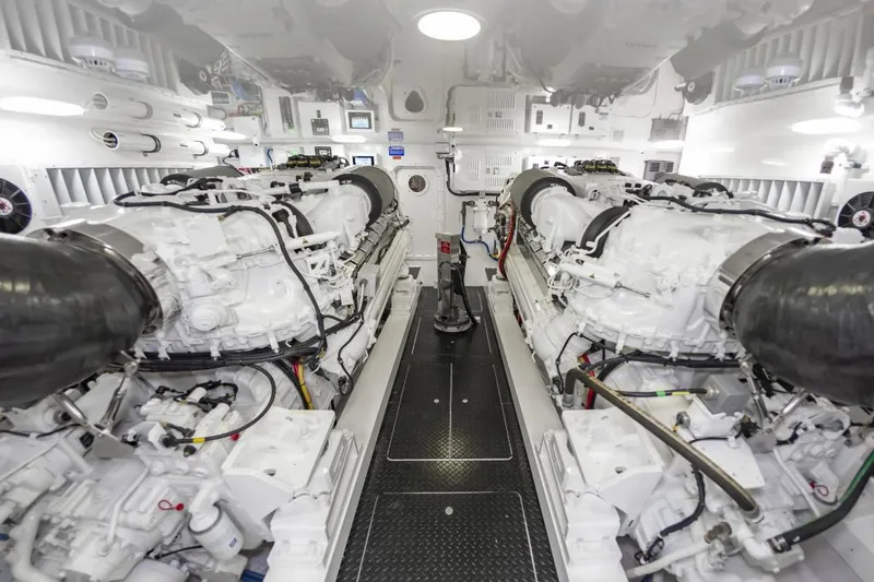 Safari Yacht Photos Pics 