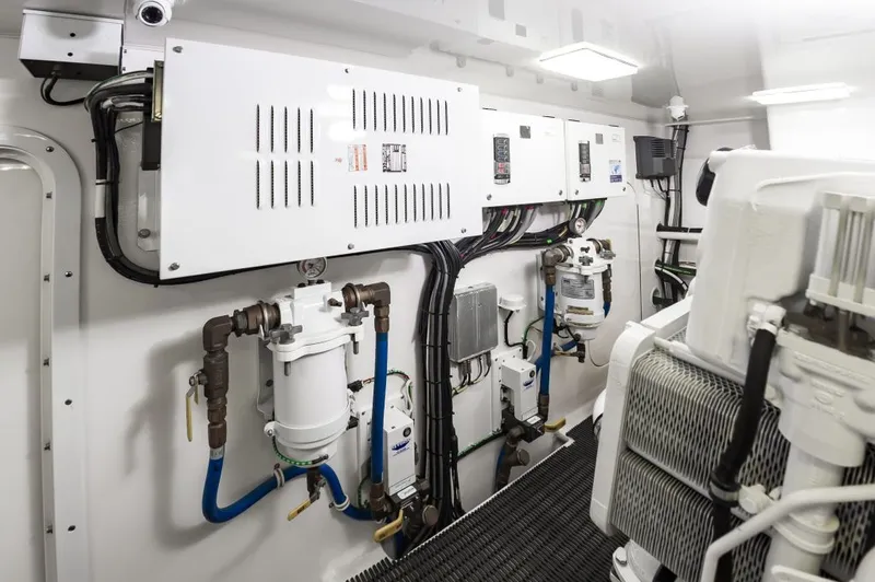 Safari Yacht Photos Pics 