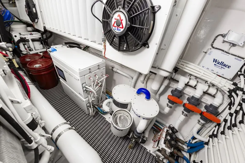 Safari Yacht Photos Pics 