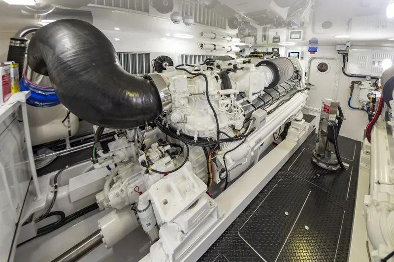 Safari Yacht Photos Pics 