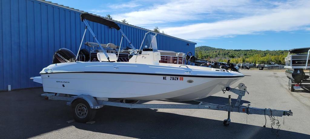 2017 Bayliner F18