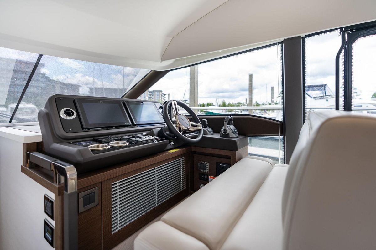 2022 Prestige 52 