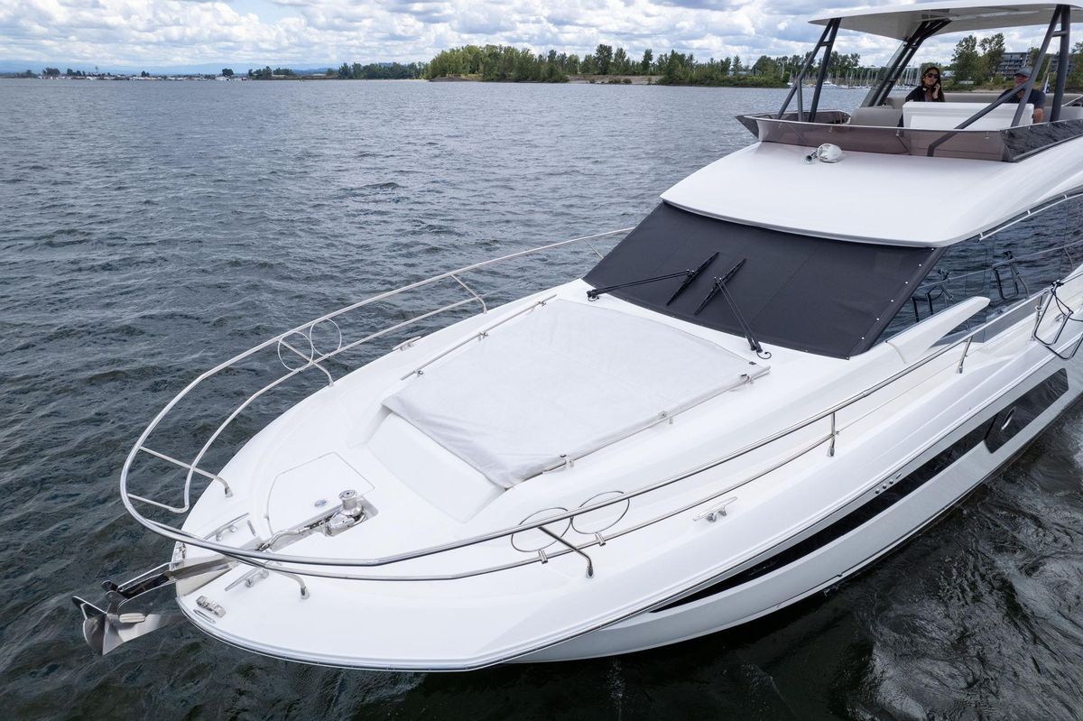 2022 Prestige 52 