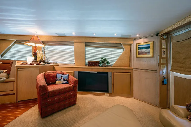 Enchantress Yacht Photos Pics 1997 Hatteras 65 Convertible - Image 20