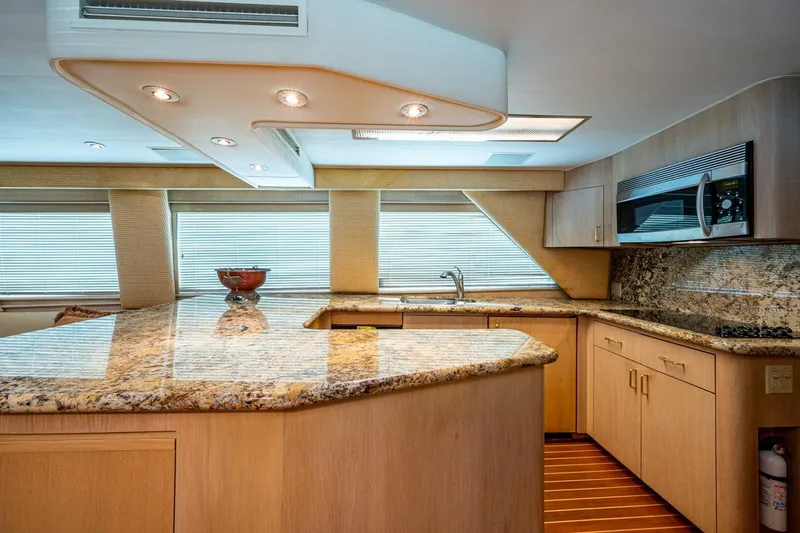 Enchantress Yacht Photos Pics 1997 Hatteras 65 Convertible - Image 24