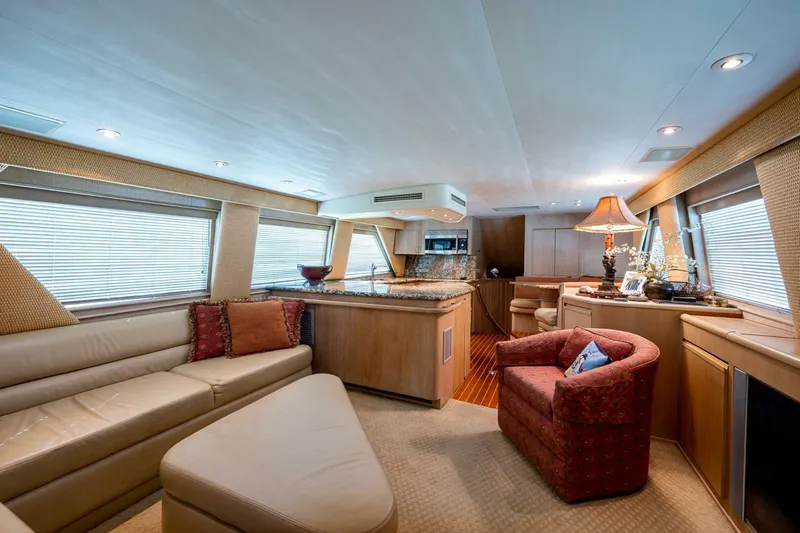 Enchantress Yacht Photos Pics 1997 Hatteras 65 Convertible - Image 17