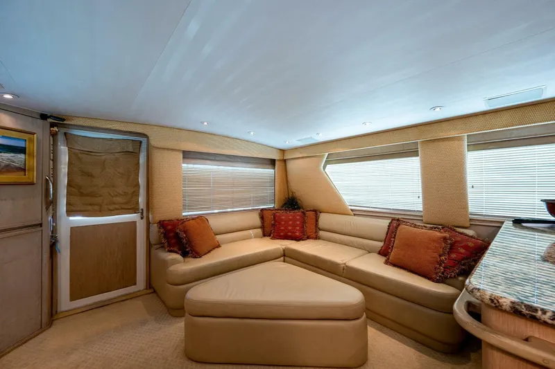 Enchantress Yacht Photos Pics 1997 Hatteras 65 Convertible - Image 19