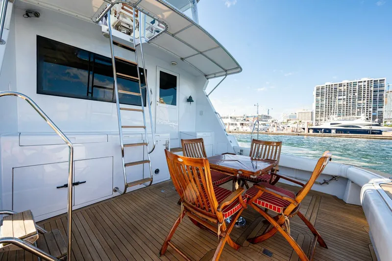 Enchantress Yacht Photos Pics 1997 Hatteras 65 Convertible - Image 15