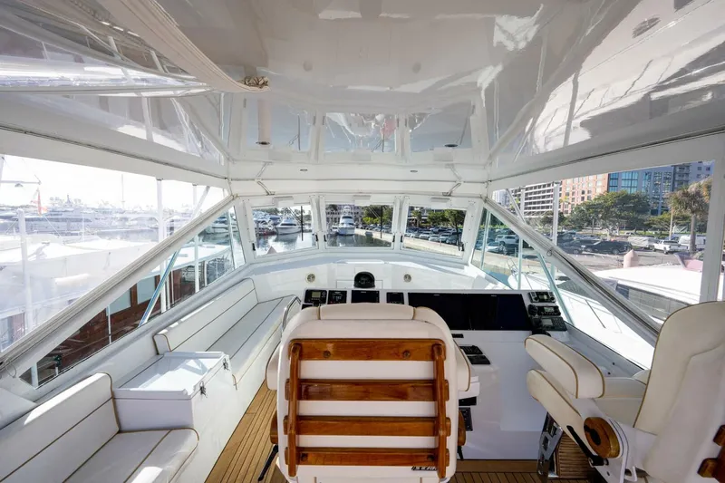 Enchantress Yacht Photos Pics 1997 Hatteras 65 Convertible - Image 53