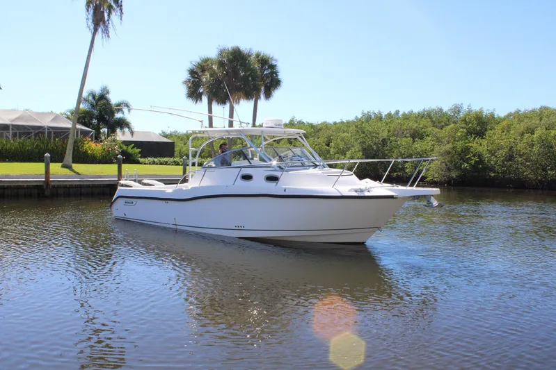  Yacht Photos Pics 2006 Boston Whaler - Exterior profile on the water