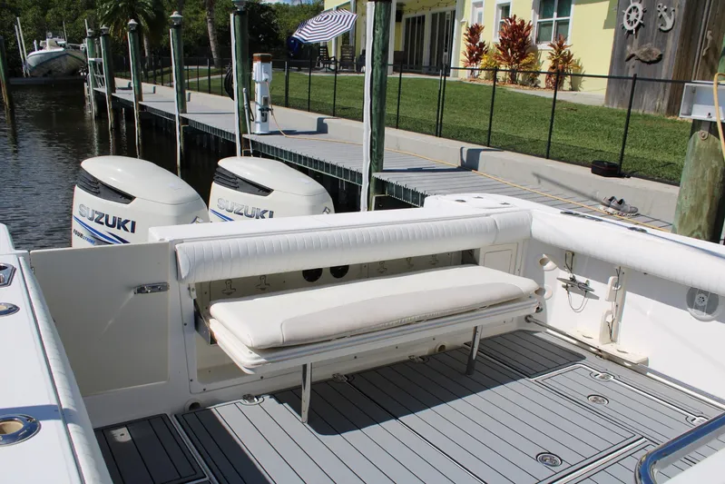  Yacht Photos Pics 2006 Boston Whaler - Aft