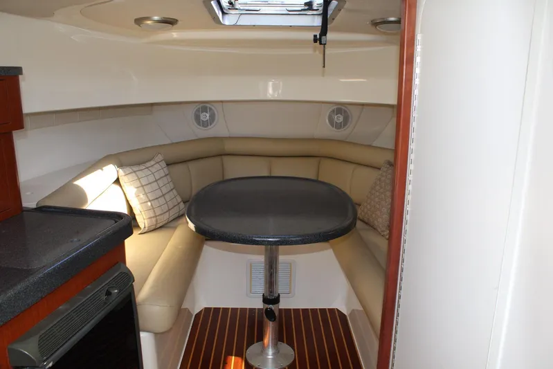  Yacht Photos Pics 2006 Boston Whaler - Cabin