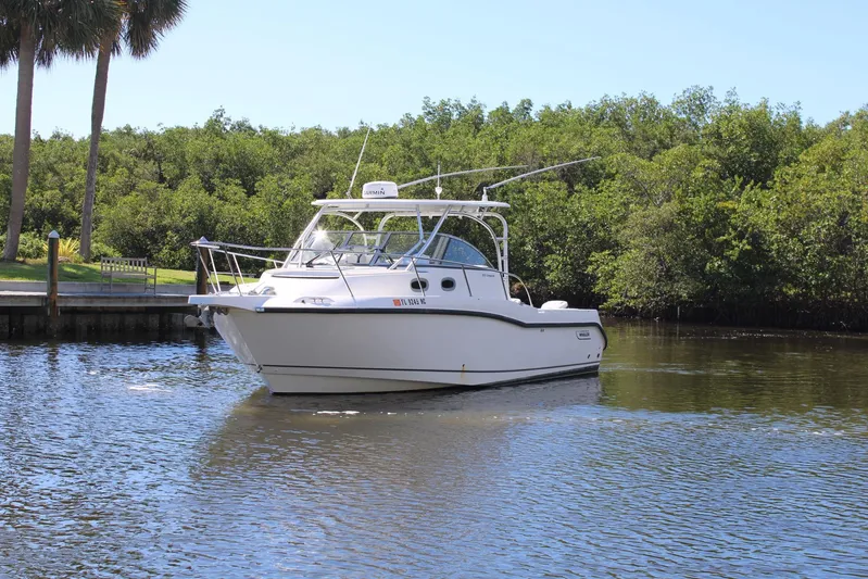 Yacht Photos Pics 2006 Boston Whaler - Exterior profile on the water