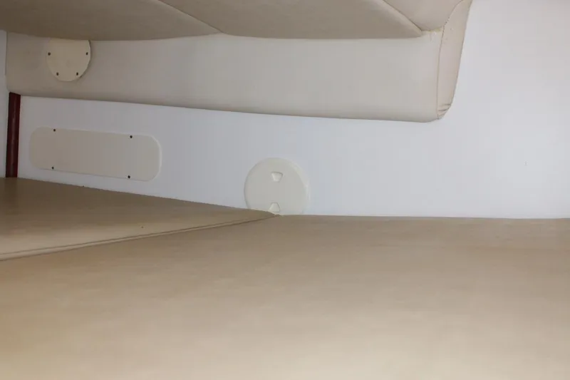  Yacht Photos Pics 2006 Boston Whaler - Cabin