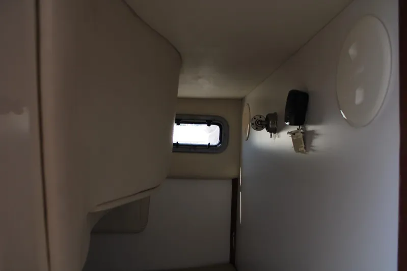  Yacht Photos Pics 2006 Boston Whaler - Cabin