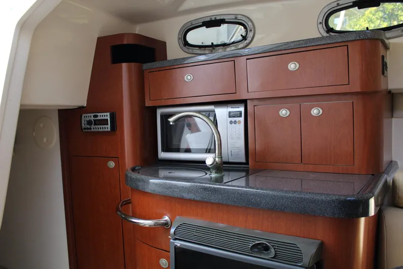  Yacht Photos Pics 2006 Boston Whaler - Cabin