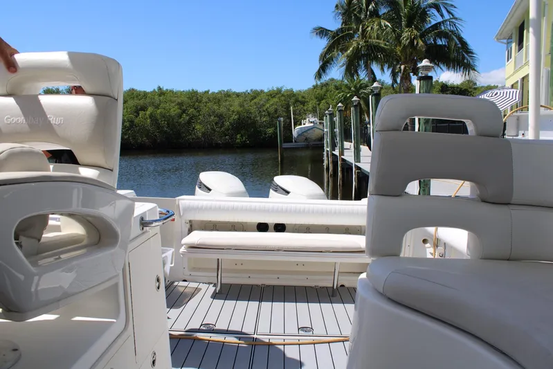  Yacht Photos Pics 2006 Boston Whaler - Helm