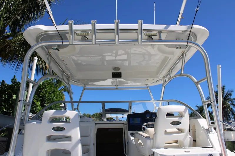  Yacht Photos Pics 2006 Boston Whaler - Helm