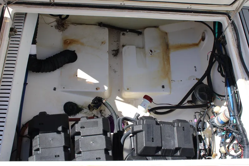  Yacht Photos Pics 2006 Boston Whaler - Engines