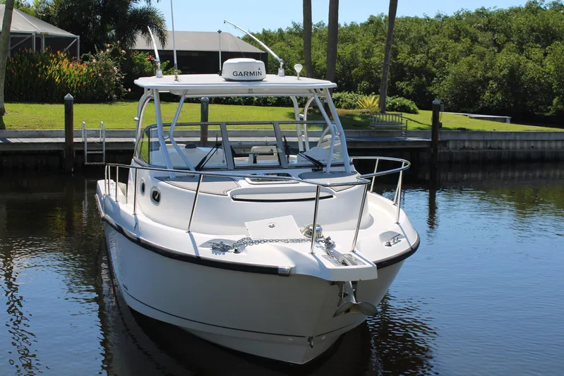  Yacht Photos Pics 2006 Boston Whaler - Exterior profile on the water