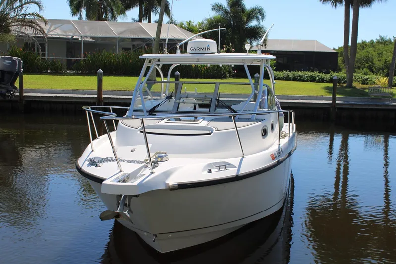  Yacht Photos Pics 2006 Boston Whaler - Exterior profile on the water