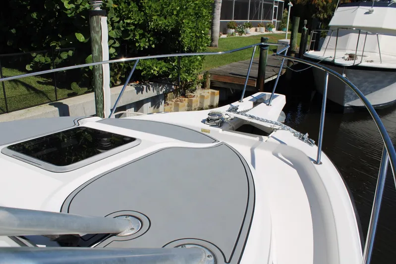  Yacht Photos Pics 2006 Boston Whaler - Bow