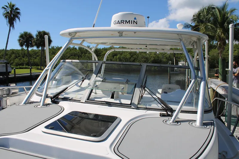  Yacht Photos Pics 2006 Boston Whaler - Forward